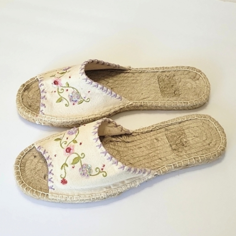 Anthropologie NWT, canvas beaded embellished embellished slip-on flats size 9